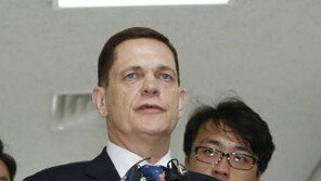 ‘배출가스 조작 의혹’ 아우디폭스바겐코리아 대표 검찰 소환