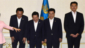 朴대통령 “당정청 하나 돼야”… 이정현 대표 “완전히 하나 되겠다”