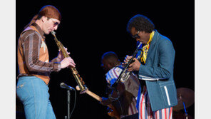 ‘재즈왕’ 마일스의 세계로 들어가는 門