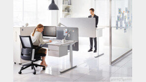 Stand Up! 서서 일하는 스탠딩 데스크에 대하여