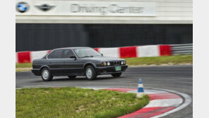 BMW, 23년 추억 담긴 올드카 드라이빙 센터 전시