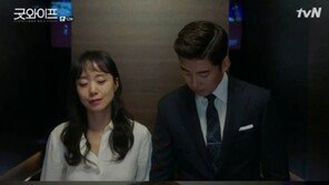 ‘굿와이프’ 전도연♥윤계상, 엘리베이터 폭풍 키스 ‘최고의 1분’