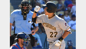 13호 쾅! 강정호 ‘이틀 연속 홈런’