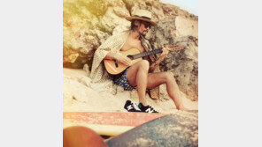 뉴발란스 ‘류승범 CRT300 화보’ 공개