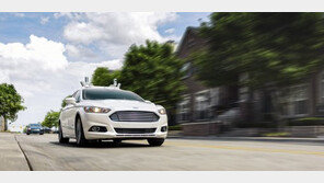 포드, 완전 자율주행차 가속화 ‘운전대·브레이크 페달 사라져’