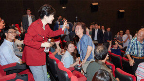 靑 “우병우 사퇴요구는 식물정부 만들 의도… 朴대통령 타협 안할것” 