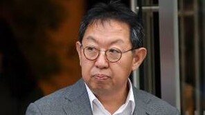 이석수 특별감찰관 정상출근 “檢 부르면 소명…사퇴 안 해”