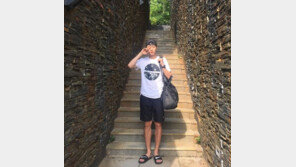 ‘이수경과 호흡’ 류준열, ‘완벽 비율’ 일상 사진…“나의 사랑들, 당신을 본다”