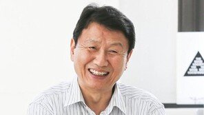 권영민 교수 “美대학생에 김소월詩 읽혀야죠, 그래야 세계화 됩니다”