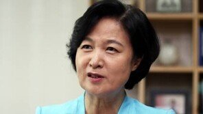 더민주 추미애, 현충원 찾아 “첫째도 민생, 둘째도 민생, 셋째도 민생”