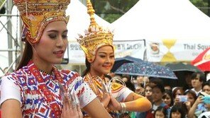 방콕의 날… 청계광장서 화려한 전통 춤사위