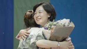 더민주 추미애 대표, 박정희·이승만 묘역 참배 “오늘날 시대과제는 통합”