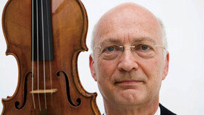 [단독]“빈 필만의 특색 잘 살리는 사람이 좋은 지휘자”