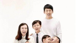 ‘오남매 부모’ V.O.S 박지헌 부부, 中 3때부터 만나 20년 넘게 ‘알콩달콩’…2014년 뒤늦은 결혼식, 왜?