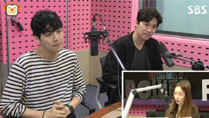 ‘씨네타운’ 이동하 “‘시그널’ 후 ‘쓰레기’라고”…김선호는 ‘아찔’ 생방송 지각