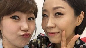 ‘사이다’ 강수정 “실제로 보면 허리가 한줌” 정선희와 셀피…‘여걸 파이브’ 추억 새록새록