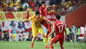 왼쪽 풀백 고민 더나? 눈길 사로잡은 오재석의 A매치 데뷔전