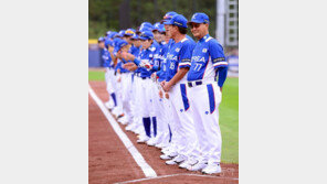 [포토] 이광환 감독, ‘여자야구 월드컵 시작이군’