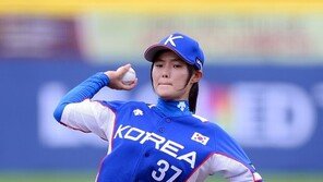 [포토] 강정희, ‘한국 첫 승은 내 어깨로’