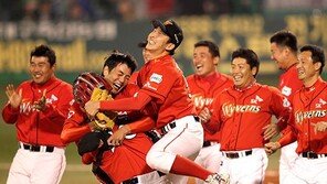 [단독] SK ‘왕조 유니폼’ 가을 맞아 부활한다!