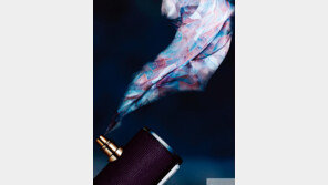 향수와 스카프의 환상의 커플~