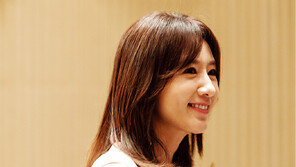 ‘확’ 달라진  김희애, 미모 미스터리