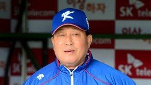 69세 노장에게… 또 매달린 한국야구