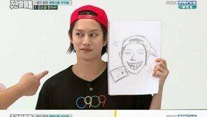 ‘주간 아이돌’ 레드벨벳 멤버들이 그린 충격적인 김희철 초상화 