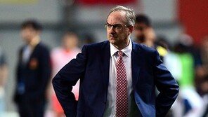 갈길 먼 슈틸리케호, 옐로카드 경계령