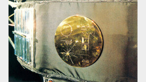 [책의 향기]“안녕, 난 지구야” 우주로 쏘아올린 LP판에는…