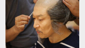 ‘임진왜란 1592’ 김응수, 도요토미 히데요시 변신 장면 “두 시간 걸리는 상투머리 분장”