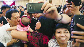 [최영해 국제부장의 글로벌 이슈&]욕쟁이 두테르테에 필리핀이 열광하는 까닭은
