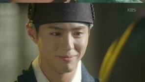 ‘구르미그린달빛’ 박보검, 김유정에 팔찌 선물 “연모하고 있는 여인. 바로 내 앞에 있다” 