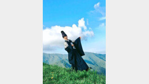 박보검 “달빛 가장 좋은 가을밤, 웃음 가득한 하루 보내세요!” 훈훈 추석 인사