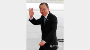 “반기문, 대선 권유에 싫지않은 미소” 대권레이스에 불 붙이나