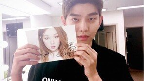 이성경, 열애설 해프닝 윤균상 응원 “어촌 가서 잘 살아 돌아와”