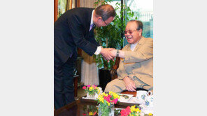 JP “결심한대로 이 악물고 하시라…혼신을 다해 돕겠다” 반기문 지원사격