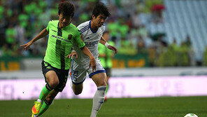 10명으로 싸운 전북, 30경기 무패 행진