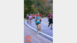 마라톤 참가 아이 엄마 ‘모유’ 짜며 달리는 사진 공개 화제 