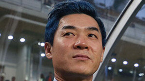 ‘파란머리’ 윤정환 감독 “승리 위해서라면…”