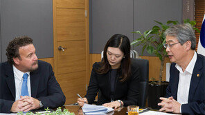 임종룡 금융위장, 자금세탁방지기구 교육연구원장 만나