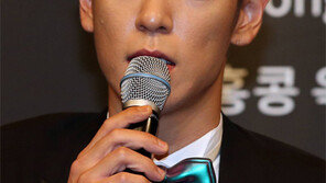 ‘빅뱅’ 탑, 소더비 큐레이터 깜짝 변신