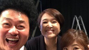 ‘5년만에 방송 복귀’ 강수정, 송은이와 인증샷 공개 ‘여전한 눈웃음’