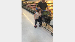 훈육? 딸 머리채 잡고 쇼핑한 父, 온라인서 ‘뭇매’