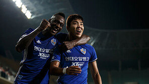 이정협 천금의 역전 결승골…울산, 상위 스플릿 확정