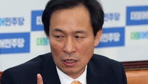 우상호 “대기업 목 비틀어 돈 뜯는 독재시절 부정부패 부활”…‘최순실 의혹’ 靑 압박