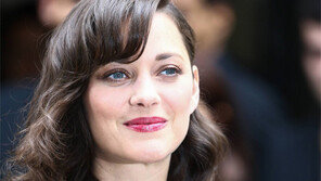 마리옹 코티야르 “둘째 임신”…브래트 피트와 불륜설 정면 반박