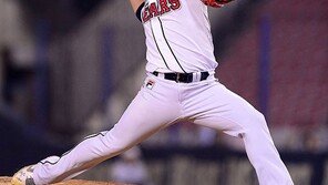 ‘헹가래 투수’ 윤명준 “9회 등판은 예상 못했죠”