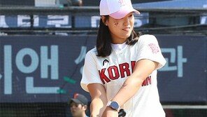 전인지, 연고전 야구 시타… 고려대 첫날 1승 2무