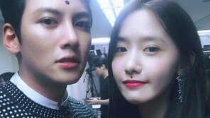 ‘THE K2’ 지창욱, 임윤아와 찍은 다정 셀피 공개 “윤아는 점 그려도 윤아”